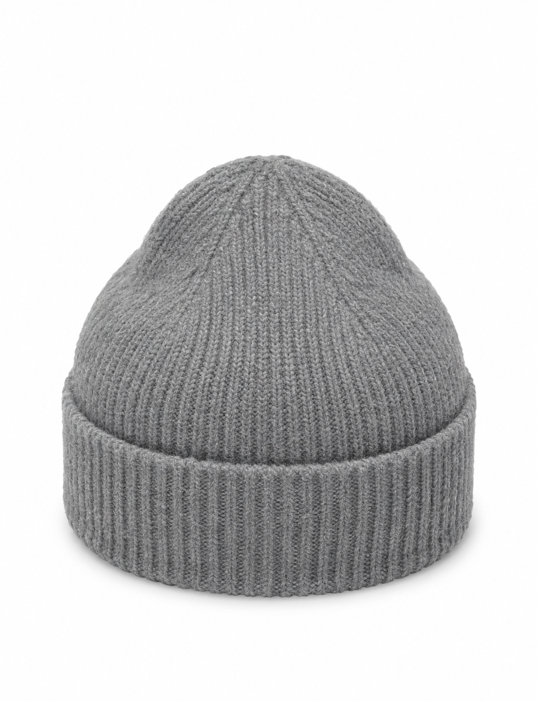 Bonnet tricoté gris en studio